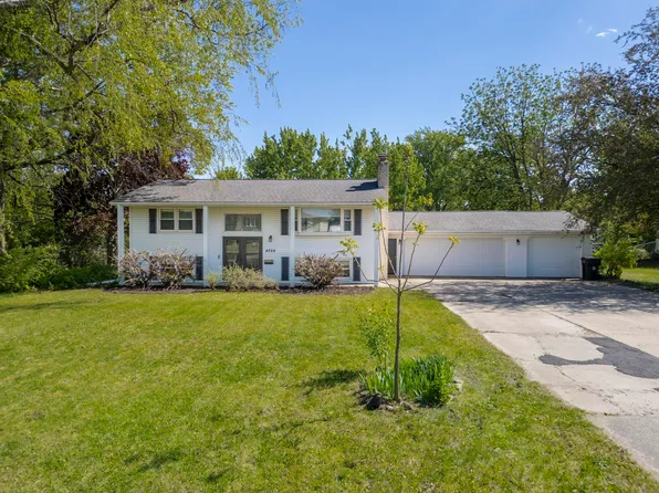 4224 Cherrywood Dr, Cedar Falls, IA 50613