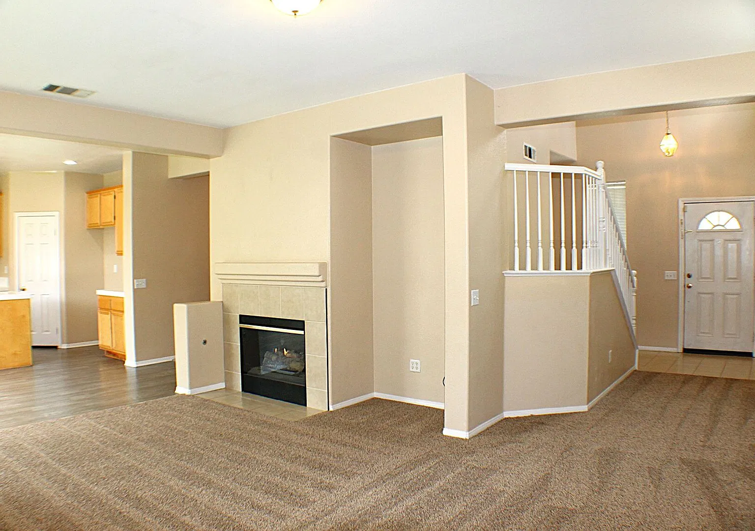 Moreno Valley Ranch, Spacious 4 Bedroom — Photo 3