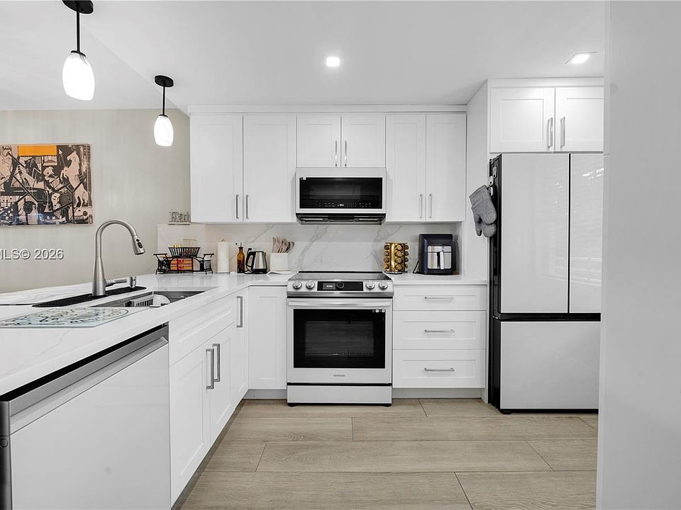 1st image of 605 Oaks Dr APT 502