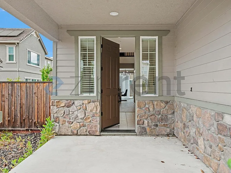 813 Stickney Way — Photo 3