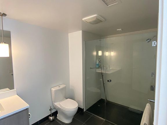 2nd image of 1300 22nd St APT 401
