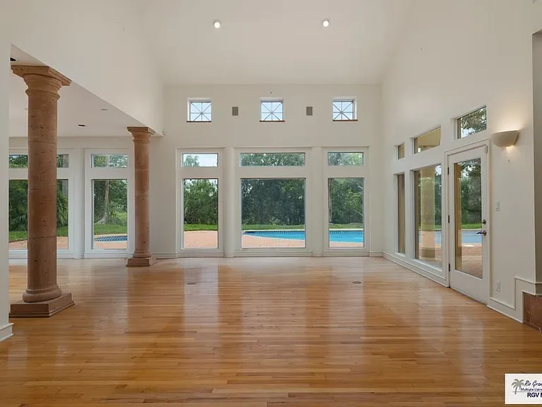 3201 Lazy Lake Dr — Photo 7