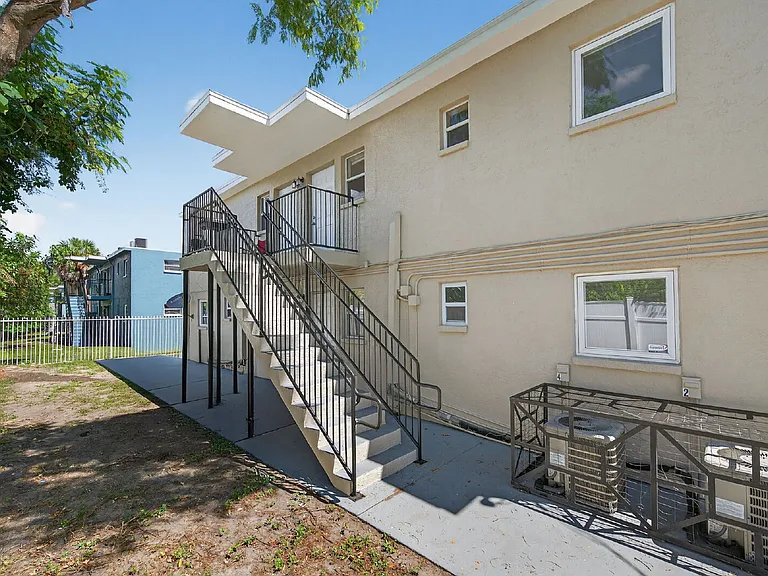 1771 Russell St S #3 — Photo 27