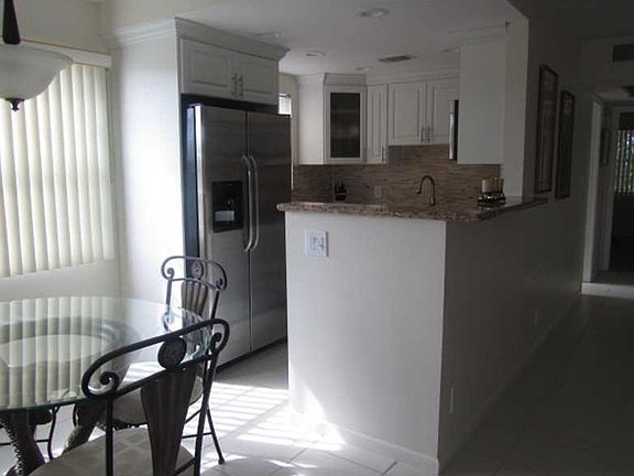 5th image of 224 Ventnor Cres #M