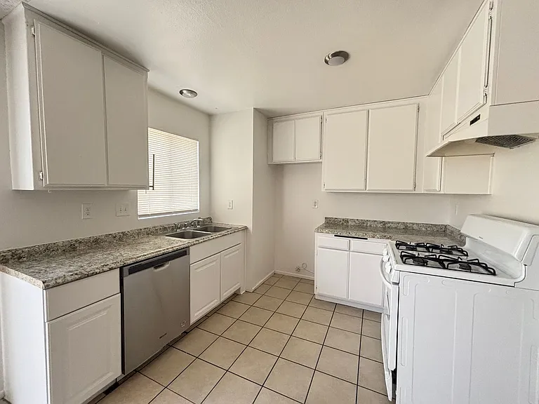 38729 11th St E #17 — Photo 7