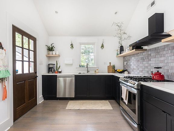 3rd image of 4804 Parkside Dr