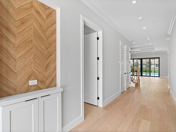 2nd image of 1016 SE 8th Street