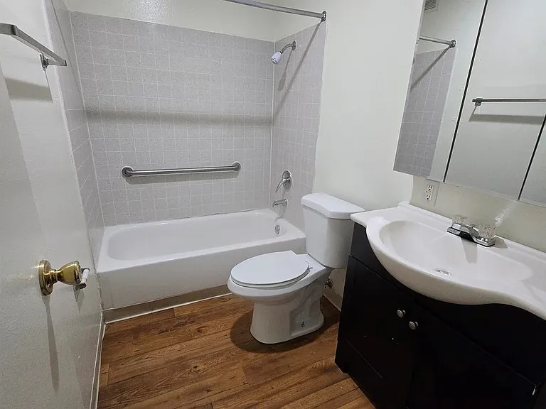 Murray Hill Apartments — Photo 24
