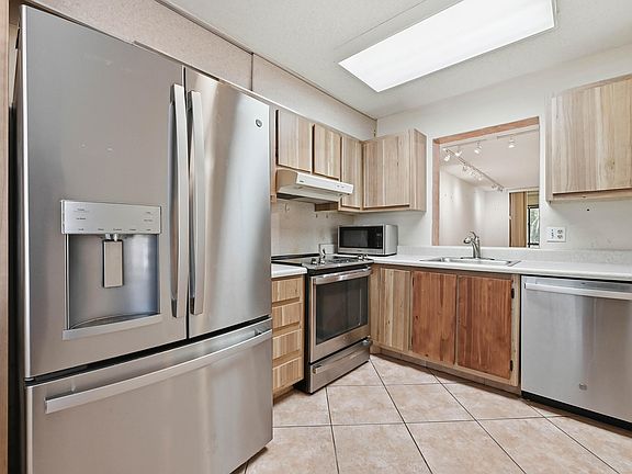 3rd image of 6865 Huntington Lane #106