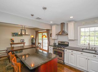 90 Railroad Ave, Saint James, NY 11780