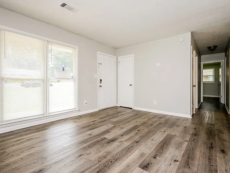 494 Clara Dr — Photo 6