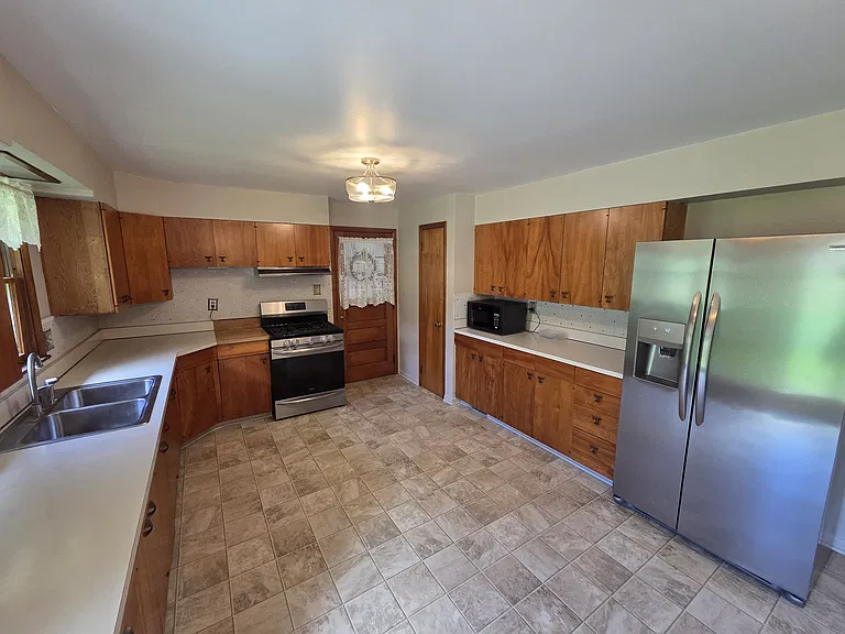 219 Sunset Dr — Photo 4