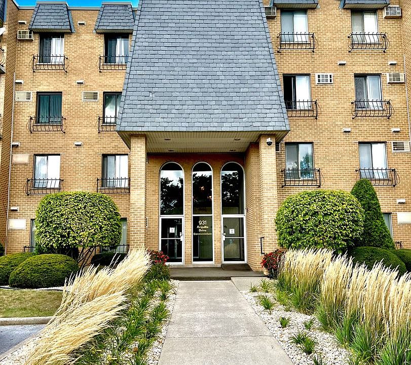 1st image of 931 W Arquilla Dr APT 216
