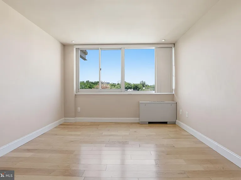 4520 King St #804 — Photo 17