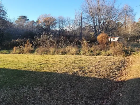 106 Queens Creek Rd, Hallieford, VA 23068