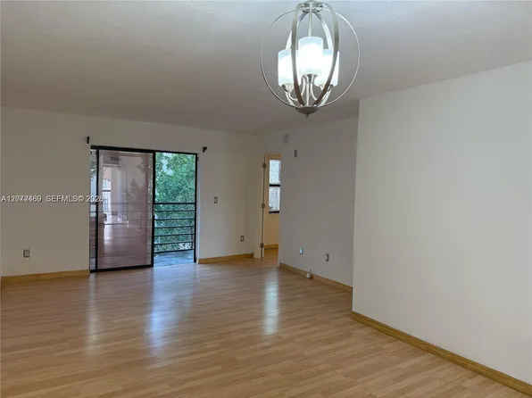 20800 NE 8th Ct APT 206-17, Miami, FL 33179