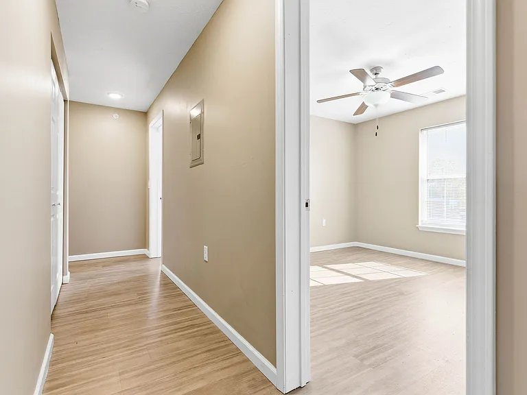 Greenbrier Apartments — Photo 121