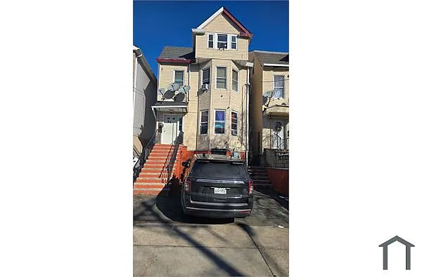 Building Photo - 51 Chester Ave #3