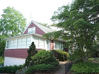 4th image of 135 Hillside Ave