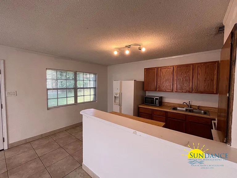 209 Tamarack Ave — Photo 3