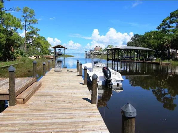 305 W 8th St, Eastpoint, FL 32328