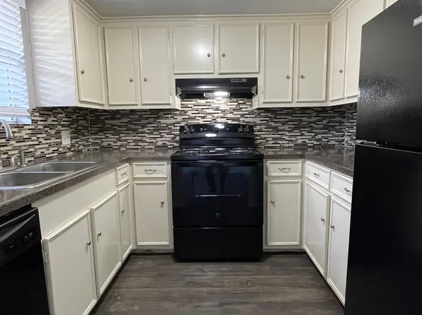 200 S Anderson St #1, Angleton, TX 77515