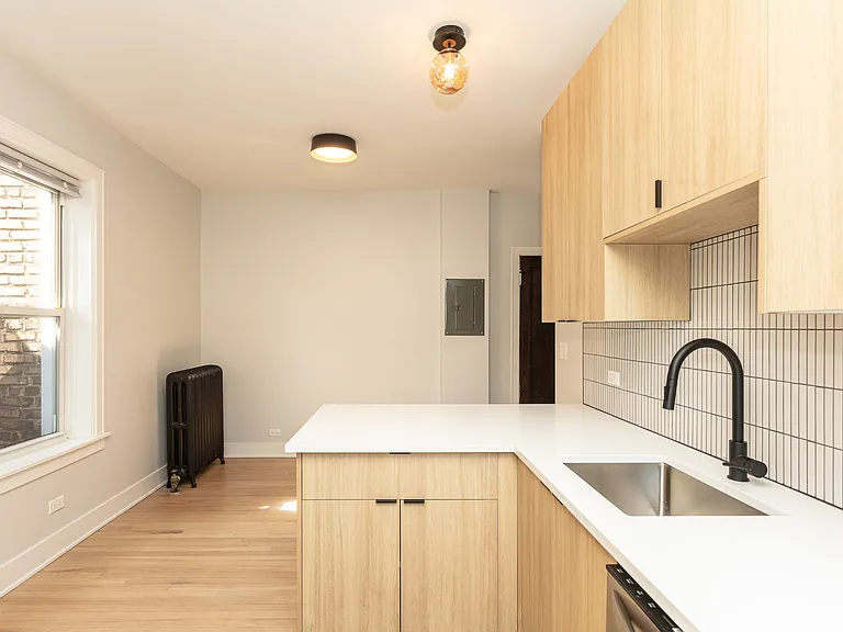 4121 W Belle Plaine Ave #16 — Photo 5
