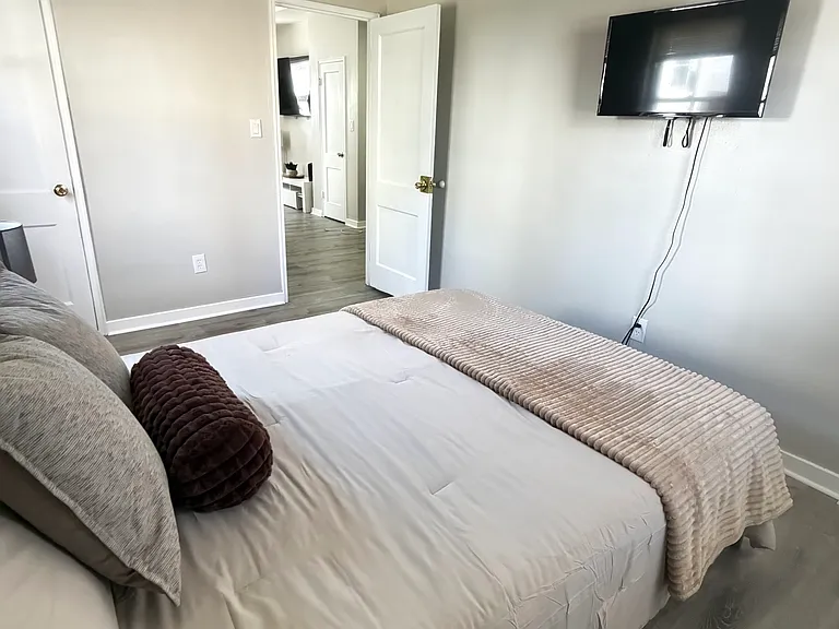 1524 Queen St NE — Photo 10