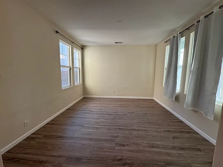 2912 Safford Ave — Photo 10