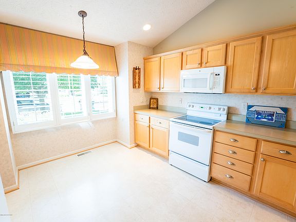 4th image of 5885 Vienna Way #125