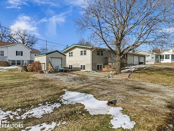 3rd image of 303 Clay St