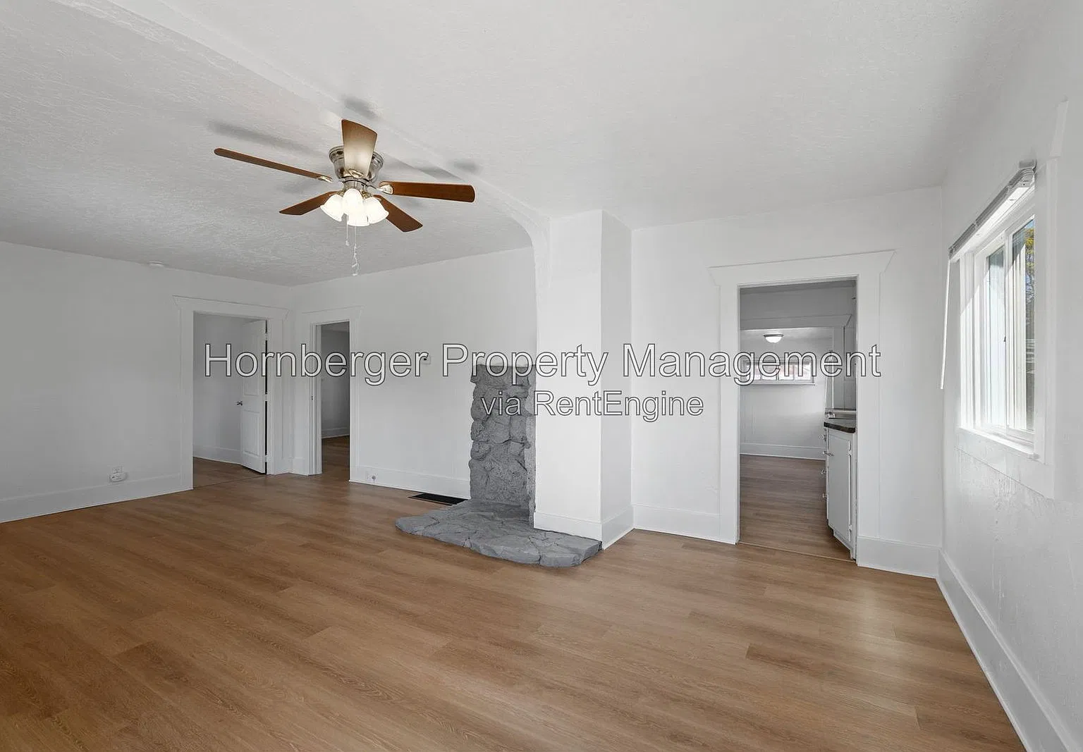 1 bed, 1.0 bath, 836 sqft, $1,250 — Photo 2