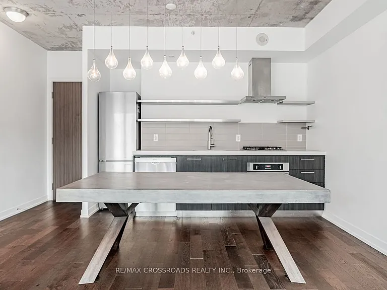 560 King St W #524 — Photo 7