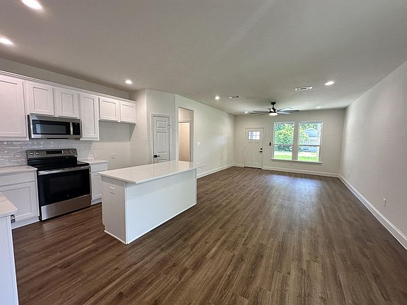 4th image of 2216 Langford St