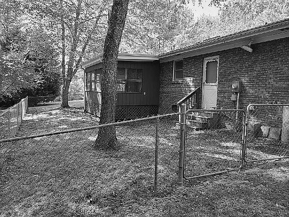 2nd image of 302 Tree Haven Blvd