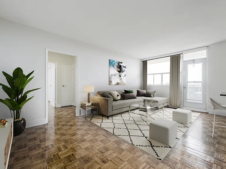120 Raglan Ave — Photo 5
