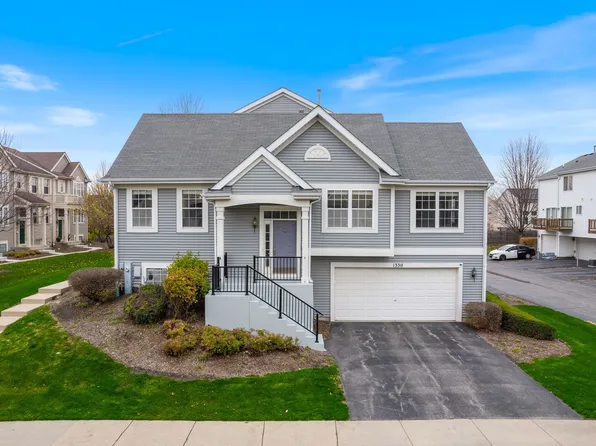 1330 Shamrock Ln, Hampshire, IL 60140