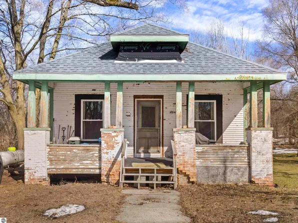 18846 Maple St, Copemish, MI 49625