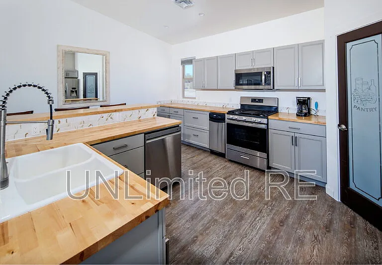 7756 N Sierra Vista Dr — Photo 25