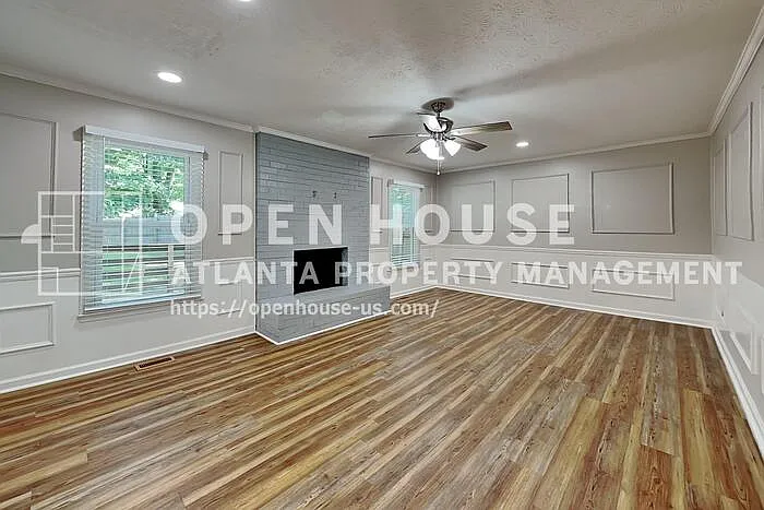 4 bed, 2.5 bath, 2318 sqft, $2,145 — Photo 3