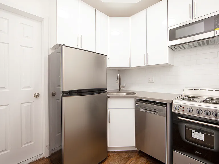 15 Essex St #10 — Photo 2
