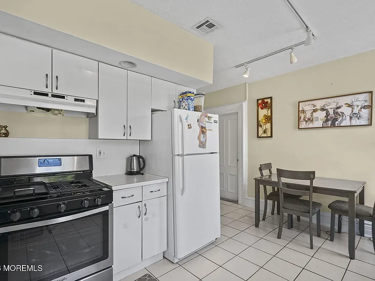 103 Main St #UPSTAIRS — Photo 18