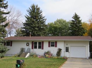 1904 Highland Dr, Minot, ND 58703