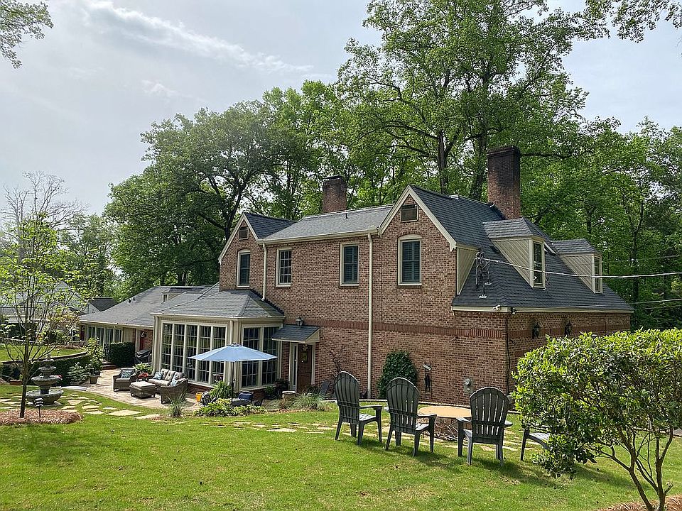 2nd image of 2315 Laurel Ln
