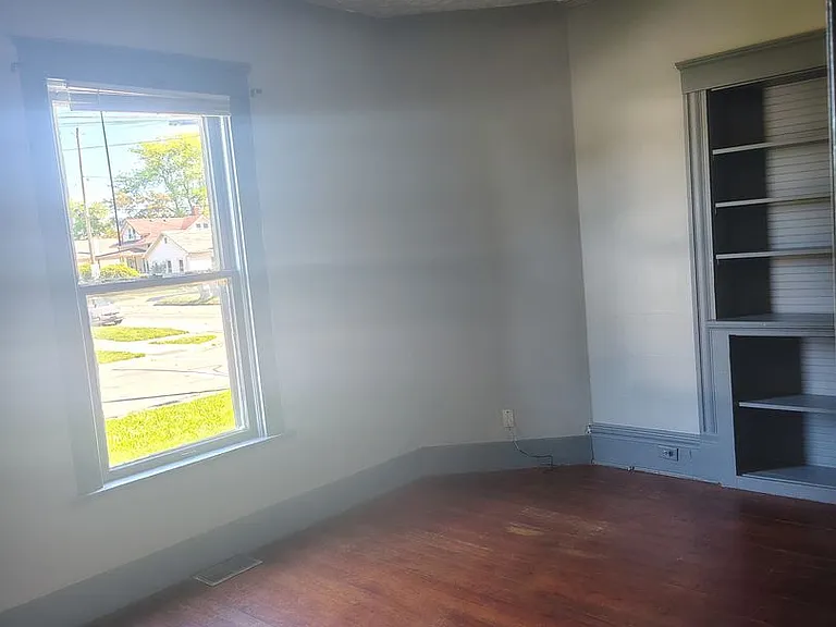 801 Warren St — Photo 8