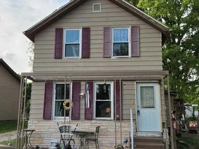 607 E 6th St photo 1