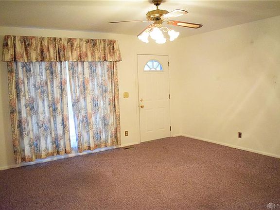 3rd image of 1031 Carman Ave