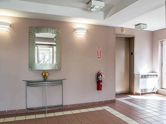 3rd image of 501 N Barry Ave