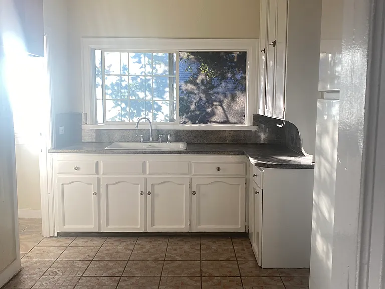 1608 W 35th St #1610-1/2 — Photo 14