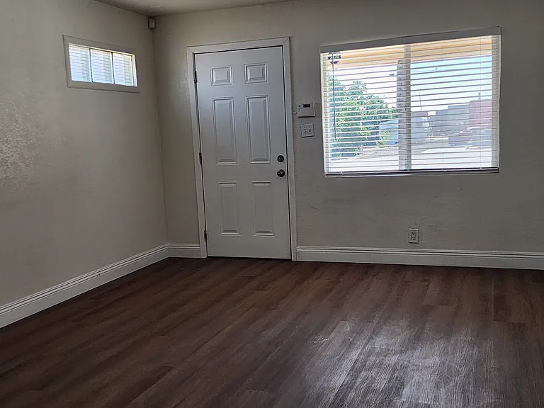 2763 S Willow Ave — Photo 4